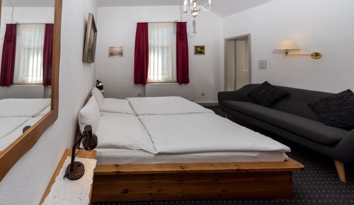 Habitación Confort con 2 camas individuales, baño privado, vistas al patio