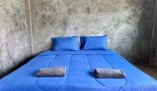 Estudio básico, vistas al jardín