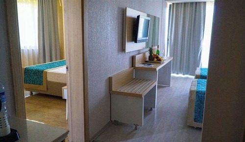 Habitación familiar, balcón, vistas al jardín
