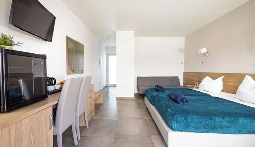 Estudio superior, balcón, vistas al complejo turístico