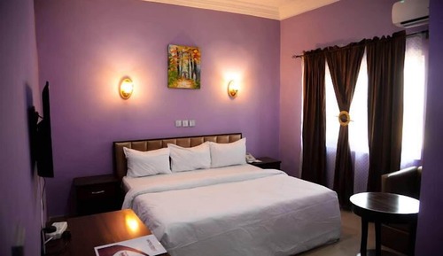 Habitación económica, balcón, vistas a la ciudad