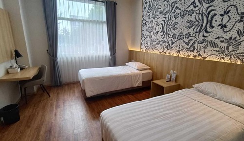 Habitación estándar con 1 cama doble o 2 individuales, vistas a la ciudad