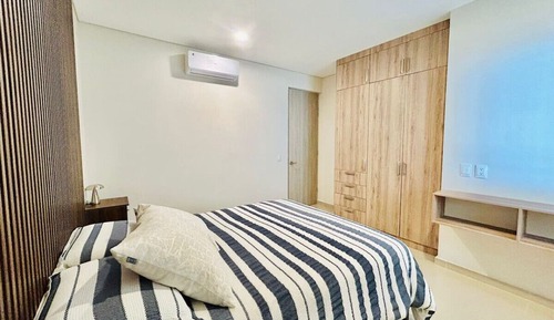 Apartamento Confort, balcón, vistas parciales al mar