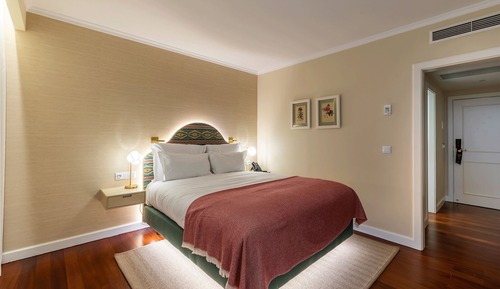 Habitación con 1 cama doble o 2 individuales, balcón (Partial Sea View)