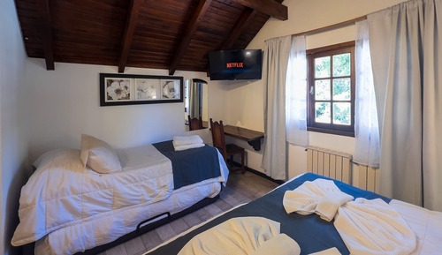 Habitación triple superior, vistas a la montaña