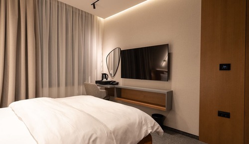 Habitación estándar con 1 cama doble o 2 individuales, vistas a la ciudad