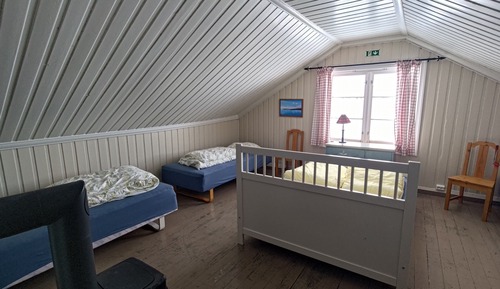 Dormitorio compartido (Bed sheets not included)