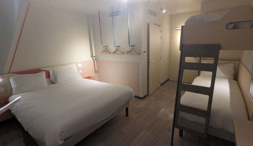 Habitación familiar, varias camas