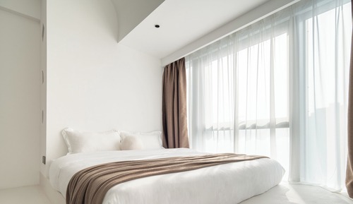 Habitación de diseño con 2 camas individuales, vistas a la ciudad