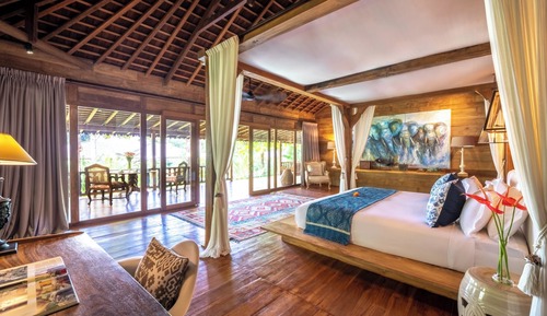 Villa, vistas a la piscina