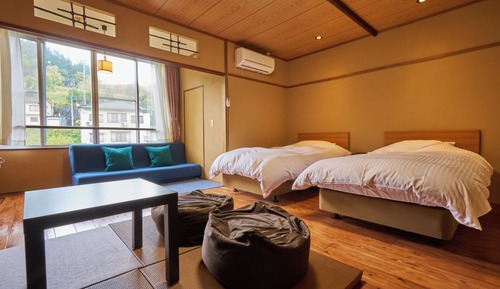 Habitación de estilo japonés con dos camas individuales, no fumadores