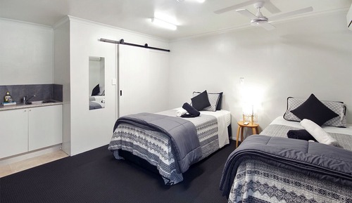 Habitación Confort con 1 cama doble o 2 individuales, vistas al jardín