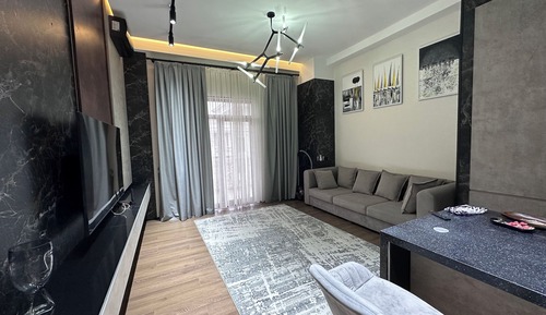 Luxury Apartment, Balcony, Park View