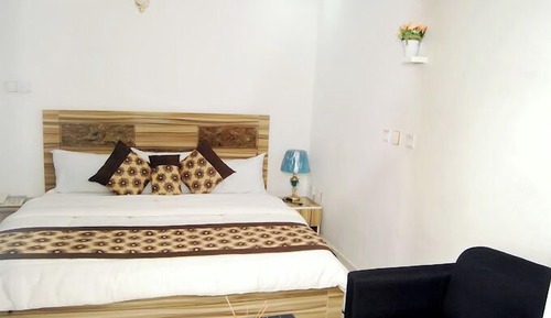 Habitación económica, balcón, vistas a la ciudad