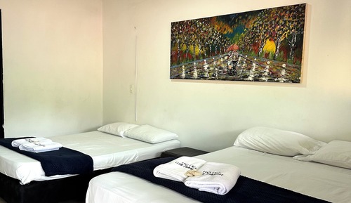 Habitación económica con 1 cama doble o 2 individuales, vistas a la montaña