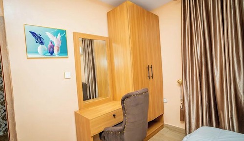 Habitación económica, balcón, vistas a la ciudad