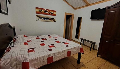 Habitación básica con 2 camas individuales, lanai