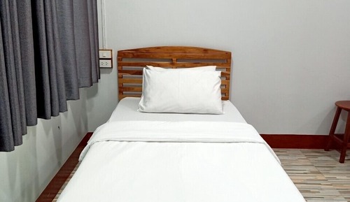 Habitación cuádruple económica, no fumadores, en la zona del jardín