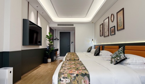 Habitación cuádruple Deluxe, varias camas, vistas a la ciudad