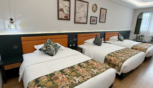 Habitación cuádruple Confort, varias camas, vistas a la ciudad