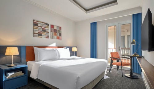 Habitación superior, 1 cama de matrimonio grande, balcón