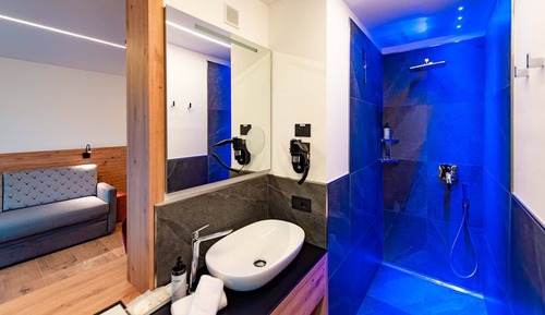 Habitación clásica con 1 cama doble o 2 individuales, balcón, vistas a la montaña