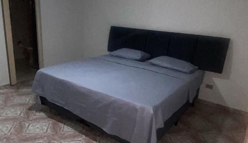 Habitación básica con 1 cama doble o 2 individuales