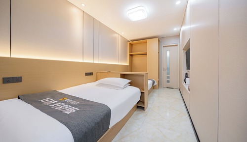 Habitación básica con 2 camas individuales