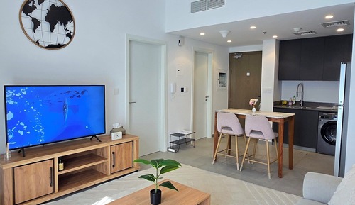 Apartamento exclusivo, balcón, vistas a la piscina