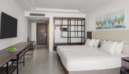 Habitación Deluxe doble, vistas a la piscina