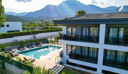 Apartamento básico, balcón, vistas a la piscina