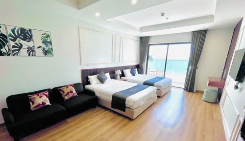 Estudio, balcón, vistas al mar