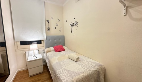 Habitación individual, baño compartido