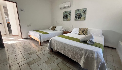 Habitación cuádruple clásica, balcón, vistas al patio