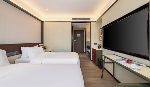 Habitación básica con 2 camas individuales, vistas a la montaña