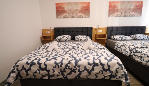 Habitación básica con 1 cama doble o 2 individuales