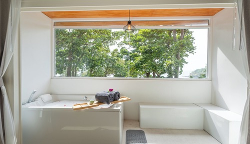 Habitación junior con 1 cama doble o 2 individuales, balcón, vistas al mar