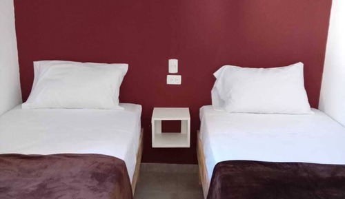 Habitación cuádruple, vistas a la piscina