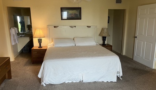 Deluxe Condo, Lake View