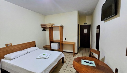 Habitación básica doble, 1 cama doble, baño privado