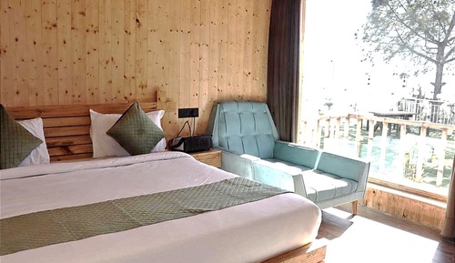Habitación familiar con 1 cama doble o 2 individuales, vistas a la montaña