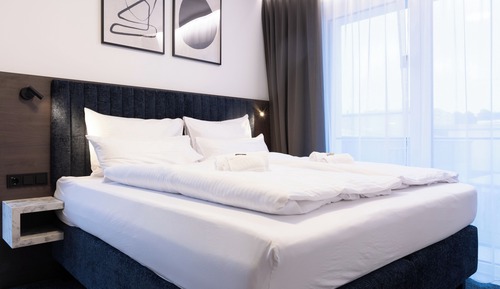 Apartamento, 2 habitaciones, cocina, vistas al patio