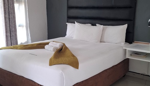 Habitación Confort doble, patio, vistas al jardín