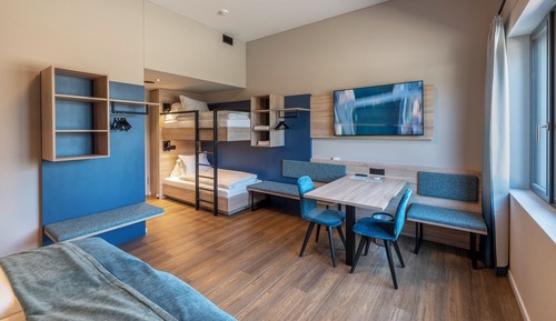 Suite estudio, varias camas, vistas al patio