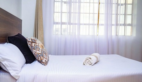 Apartamento clásico, balcón, vistas a la ciudad