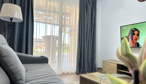 Estudio superior, vistas a la piscina