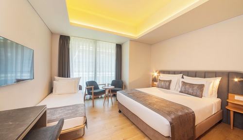 Habitación triple Deluxe, balcón, vistas a la ciudad