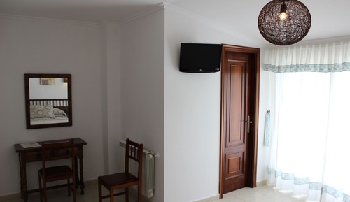 Habitación estándar con 1 cama doble o 2 individuales, balcón