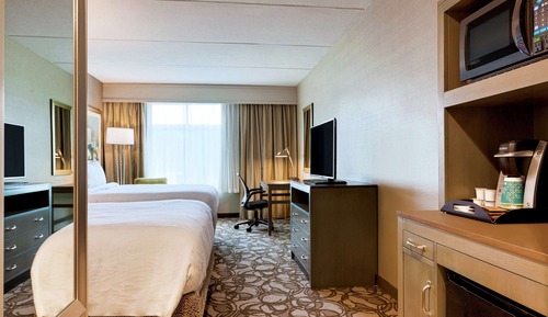 Habitación, 2 camas de matrimonio, accesible para personas con discapacidad (Hearing Impaired)