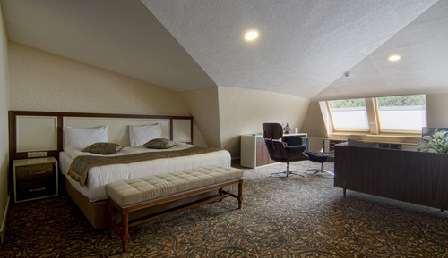 Habitación superior con 1 cama doble o 2 individuales, 1 cama doble con sofá cama